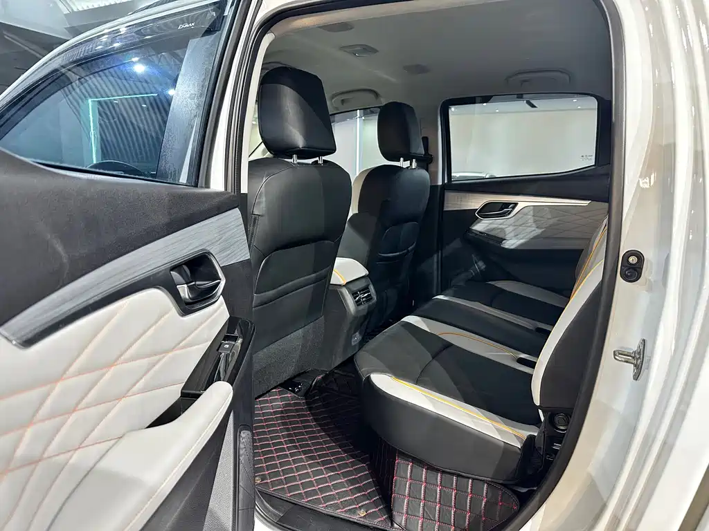 Isuzu D-MAX 2023 — фото 10