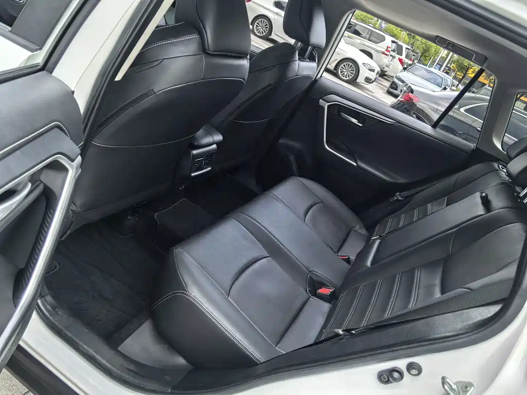 Toyota Wildlander 2022 — фото 16