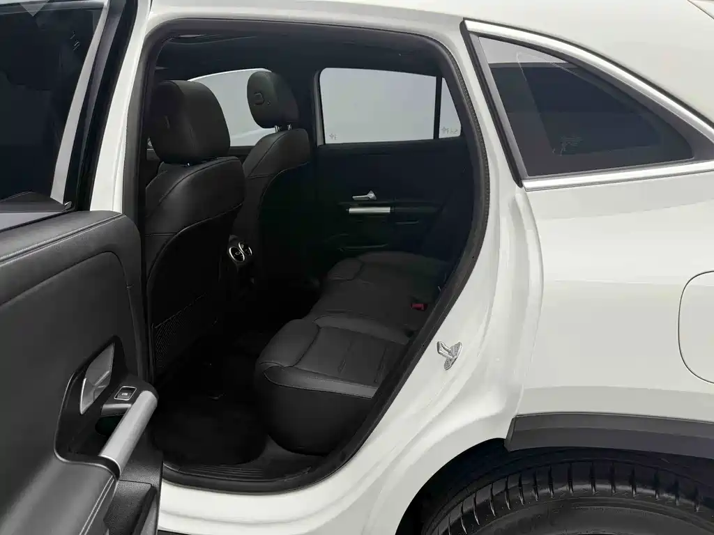 Mercedes-Benz GLA 2023 — фото 11