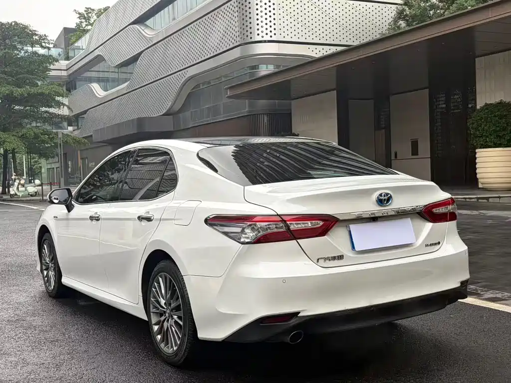 Toyota Camry 2019 — фото 20