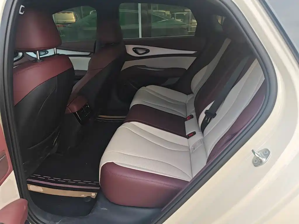 BYD Seal 07 DM-i 2025 — фото 17