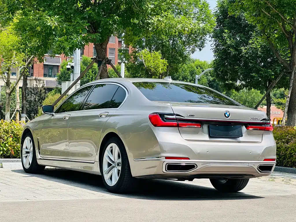 BMW 7 Series 2016 — фото 16