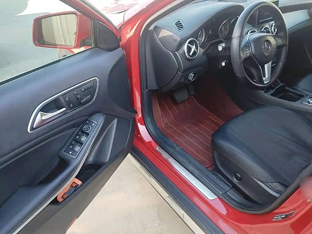 Mercedes-Benz GLA 2015 — фото 16