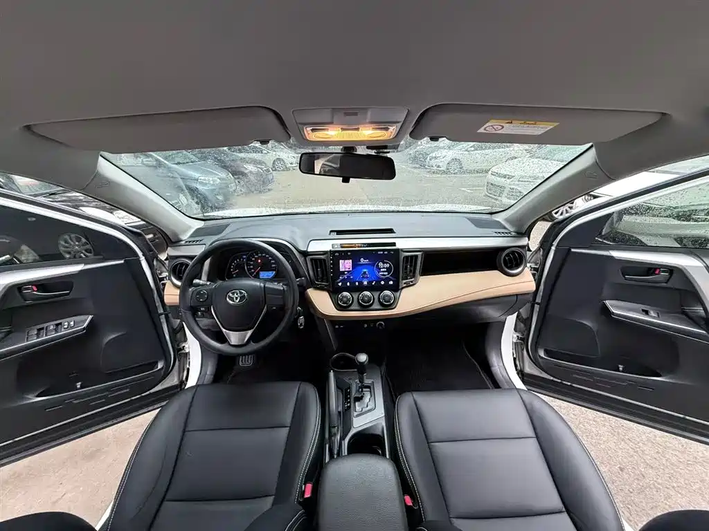 Toyota RAV4 2019 — фото 16