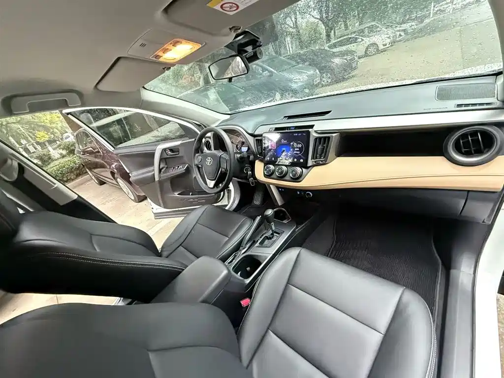 Toyota RAV4 2019 — фото 14