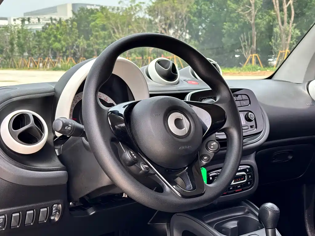 smart Fortwo 2018 — фото 9
