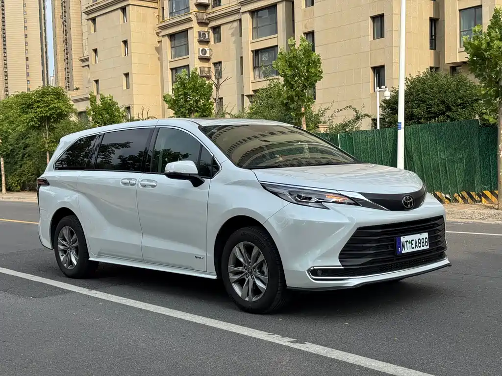 Toyota Sienna 2025