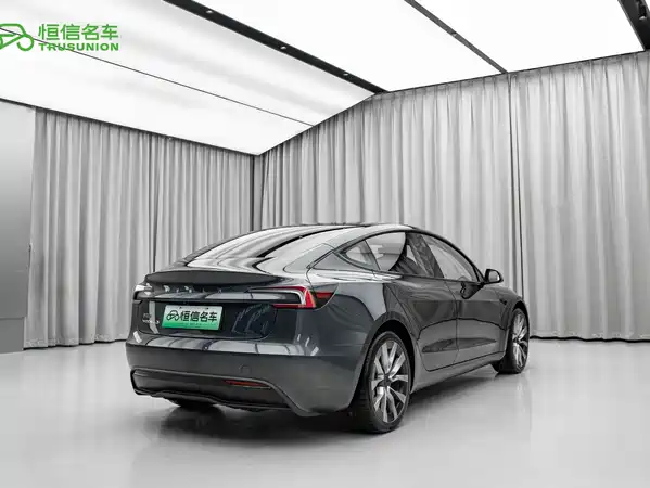 Tesla Model 3 2024