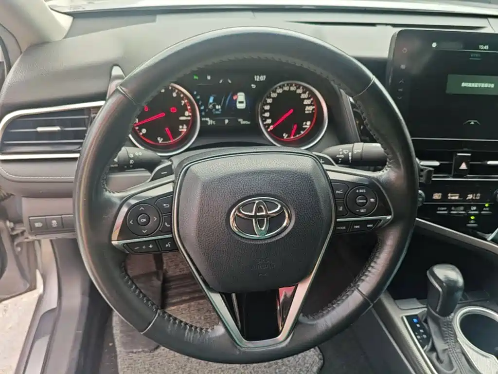 Toyota Camry 2022 — фото 11