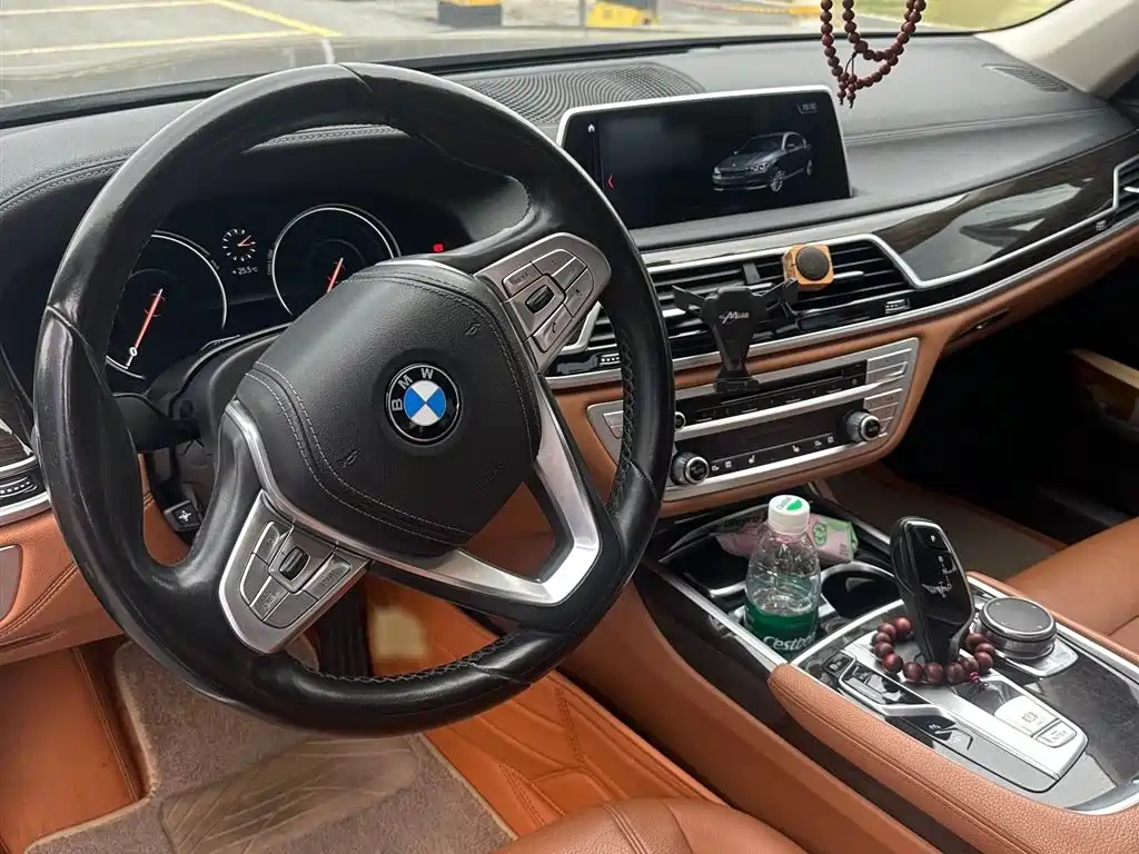 BMW 7 Series 2018 — фото 17