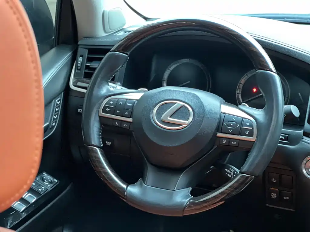 Lexus LX 2019 — фото 10