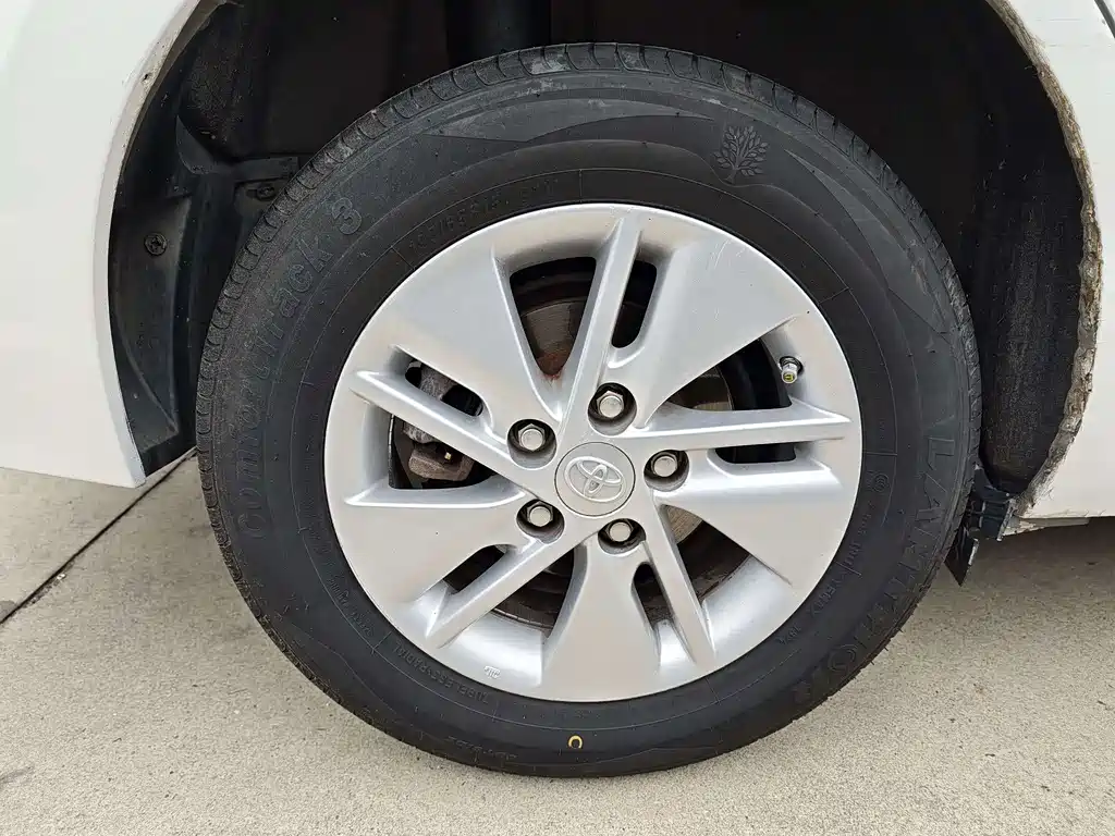 Toyota Corolla 2015 — фото 14