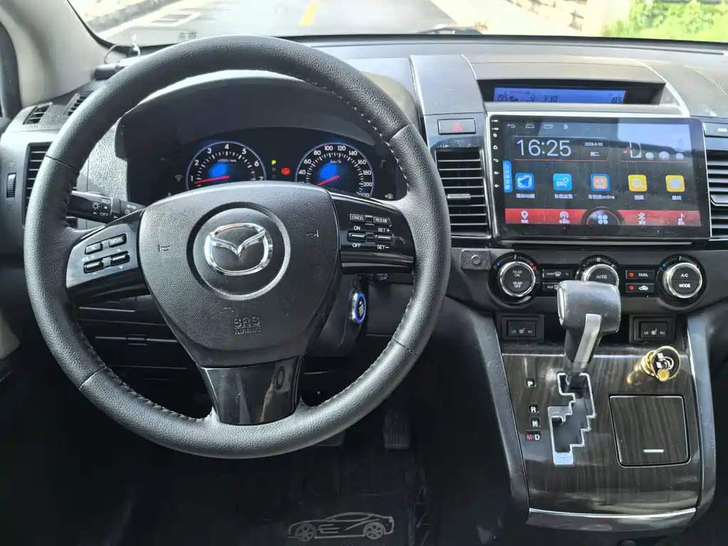 Mazda 8 2015 — фото 19