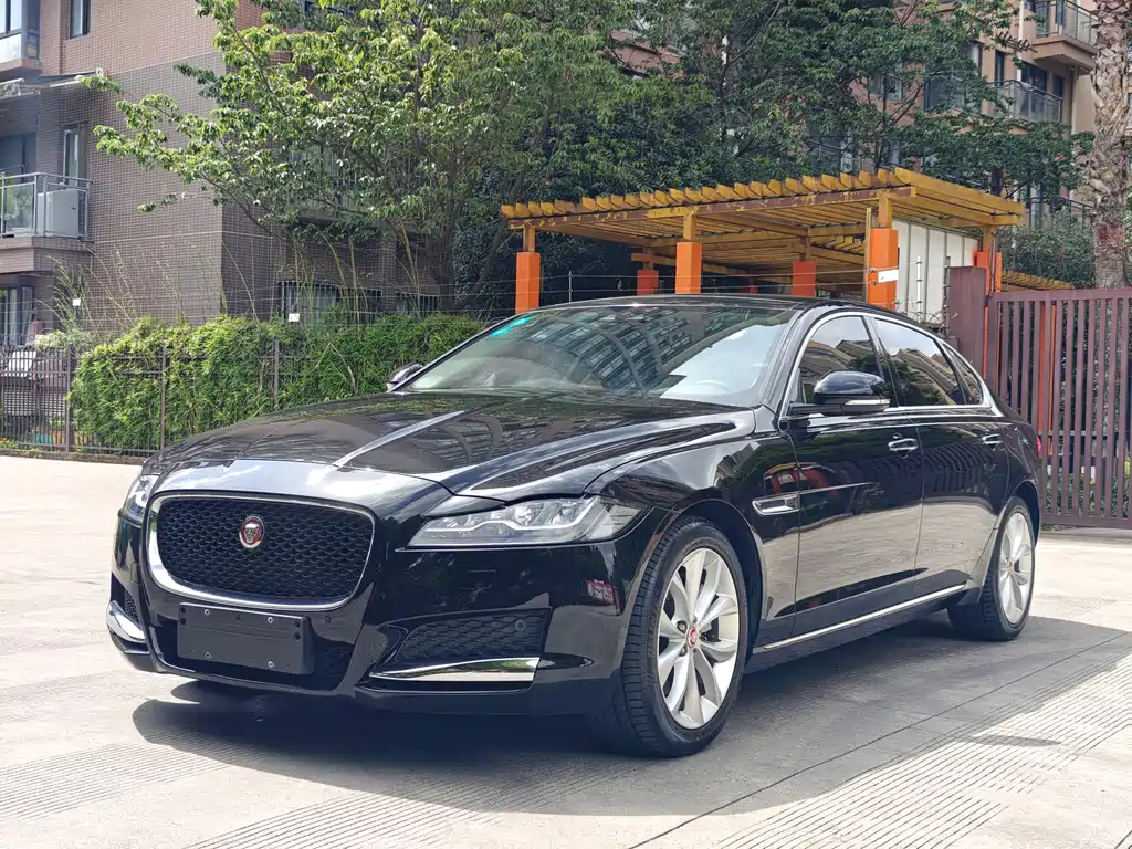 Jaguar XFL 2019 — фото 1