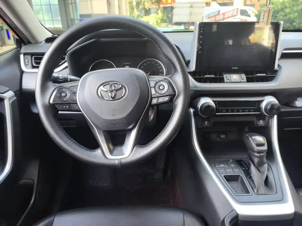 Toyota RAV4 2020 — фото 13