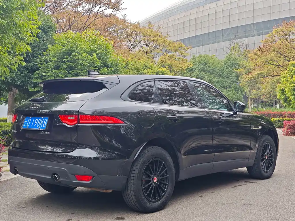 Jaguar F-PACE 2017 — фото 9