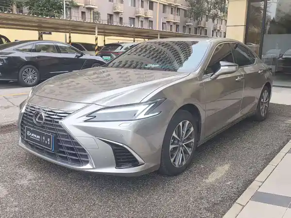 Lexus ES 2026