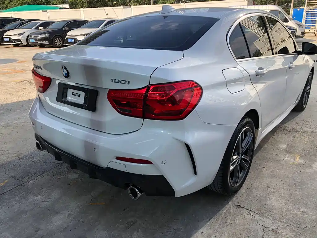 BMW 1 Series 2021 — фото 15