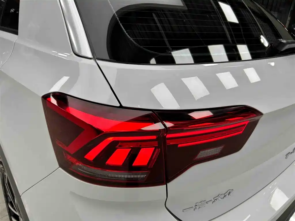 Volkswagen T-Roc 2023 — фото 18