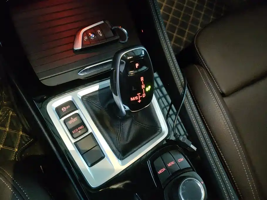 BMW 1 Series 2019 — фото 16