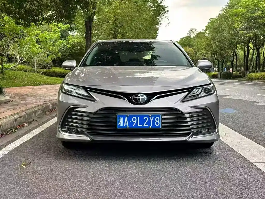 Toyota Camry 2022 — фото 2