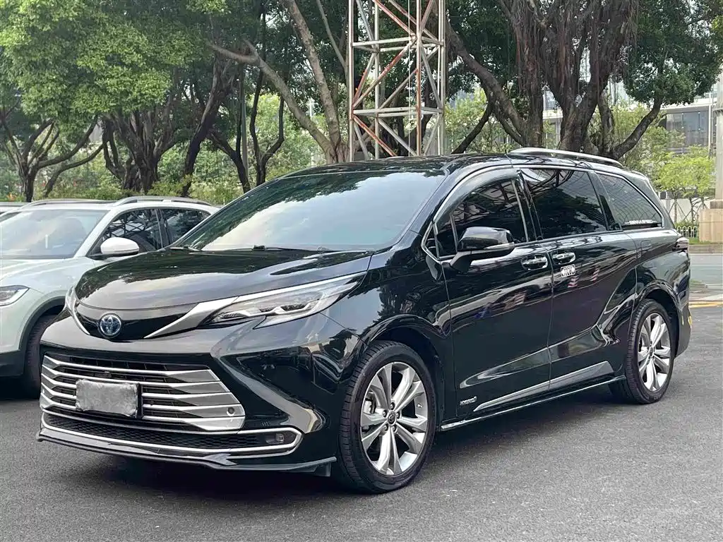 Toyota Sienna 2024 — фото 1