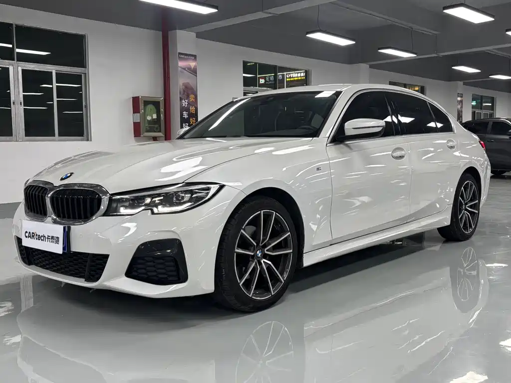 BMW 3 Series 2022 — фото 1