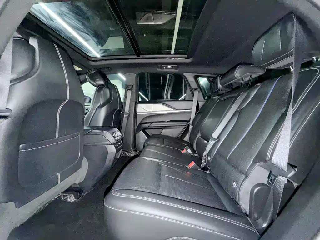 Cadillac XT5 2025 — фото 9