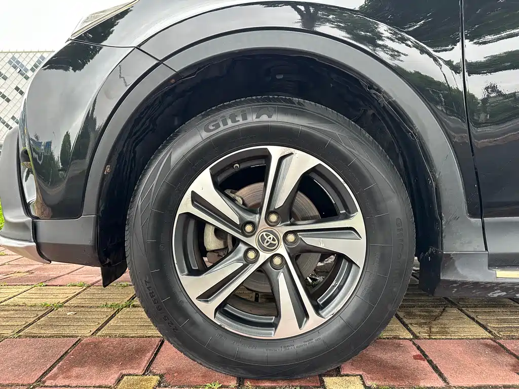 Toyota RAV4 2015 — фото 7