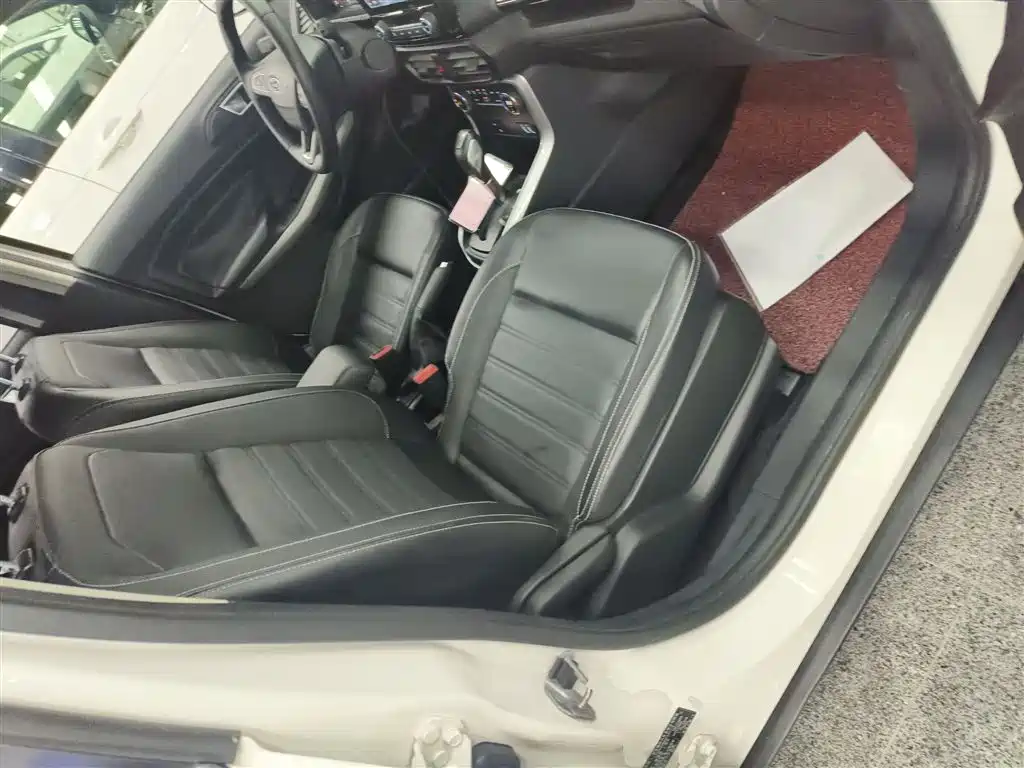 Ford EcoSport 2018 — фото 20