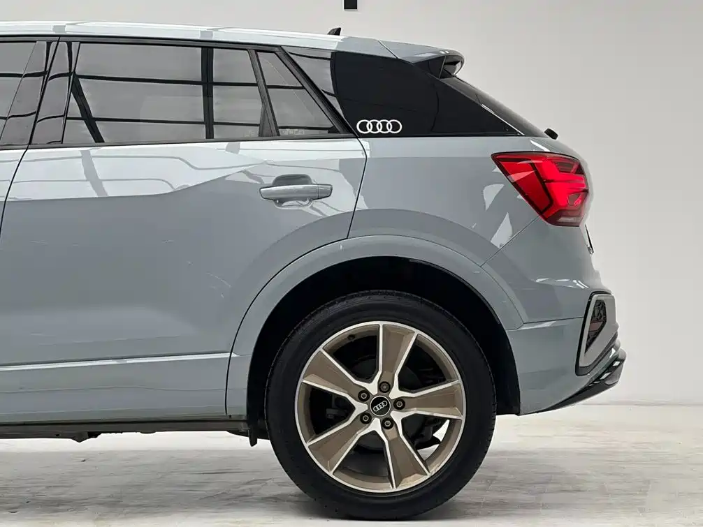 Audi Q2L 2022 — фото 15