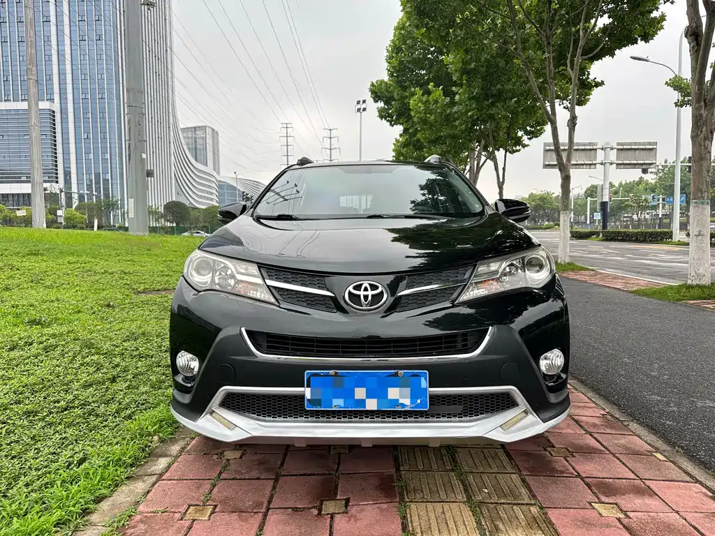 Toyota RAV4 2015 — фото 2