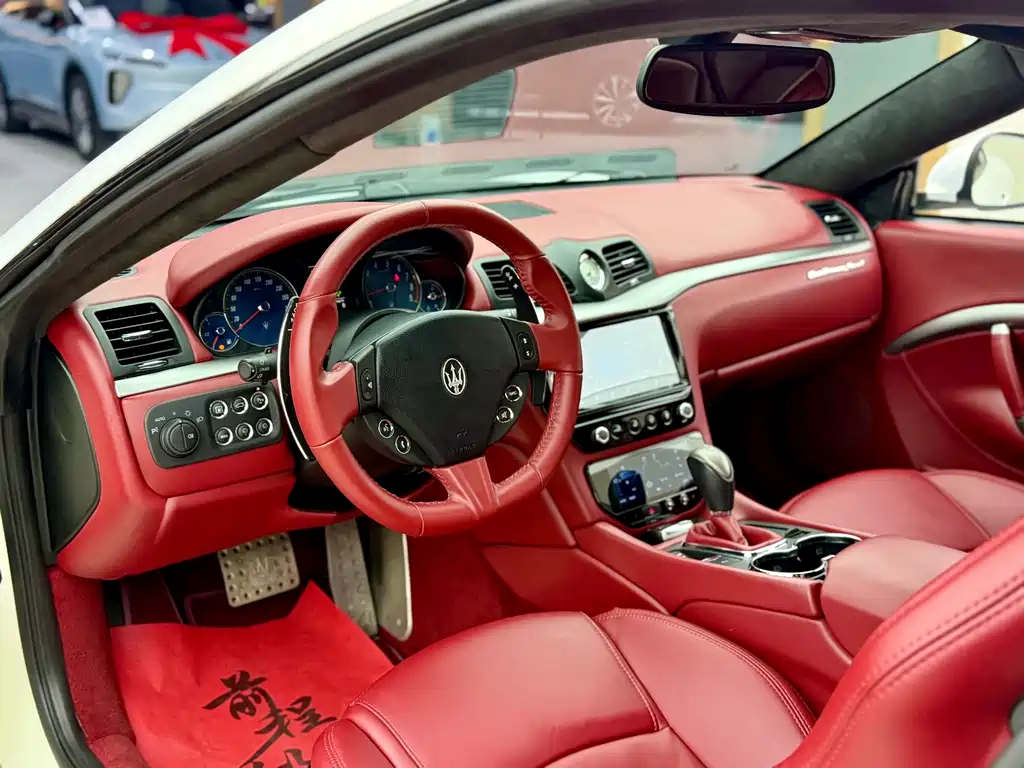 Maserati Granturismo 2013 — фото 12