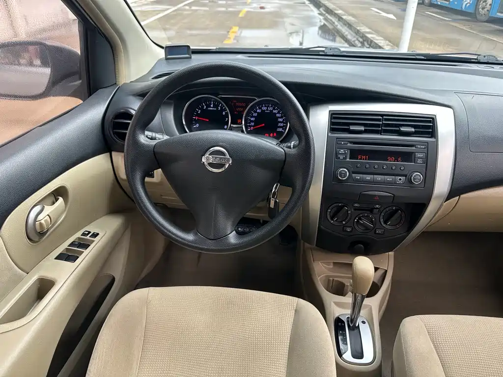 Nissan Livina 2015 — фото 15