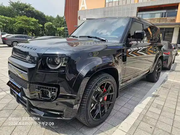 Land Rover Defender 2024
