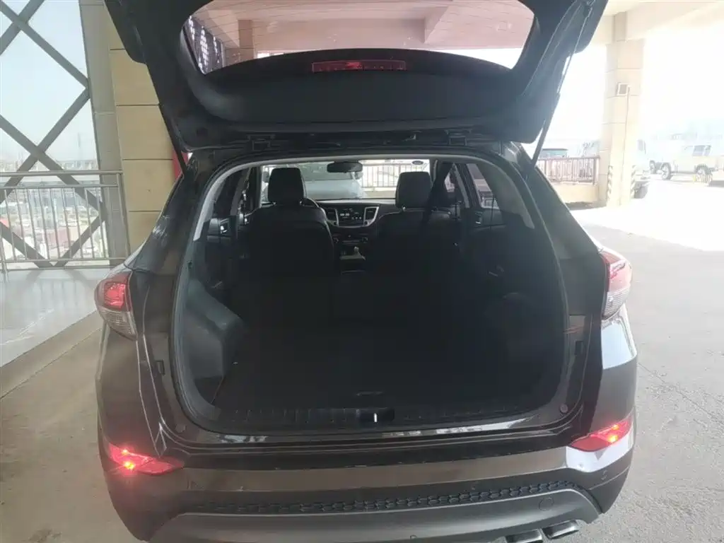 Hyundai Tucson 2017 — фото 19