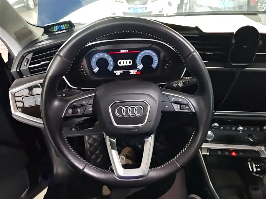 Audi Q3 2020 — фото 11