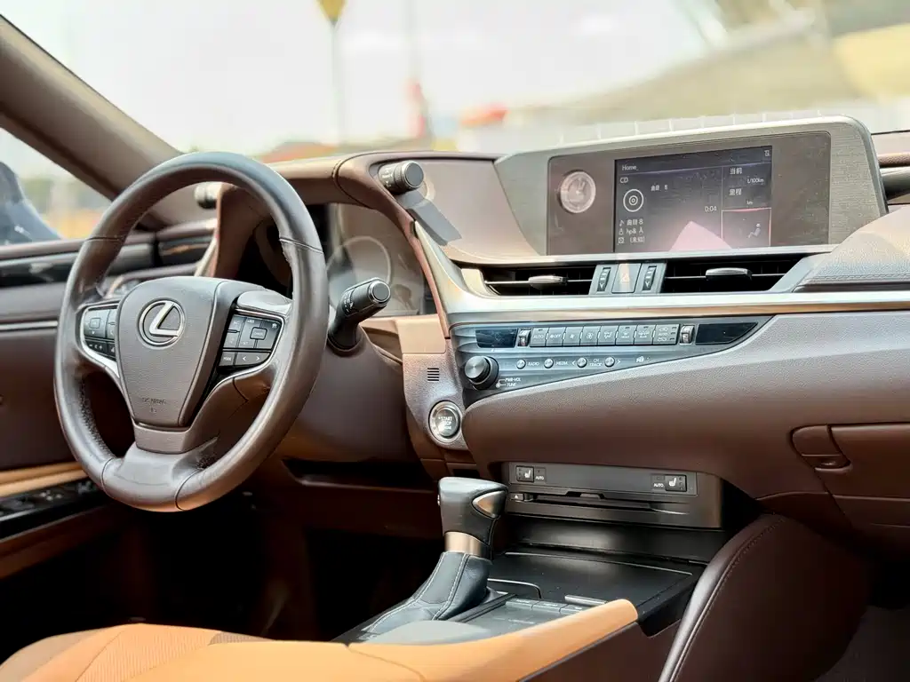Lexus ES 2021 — фото 12