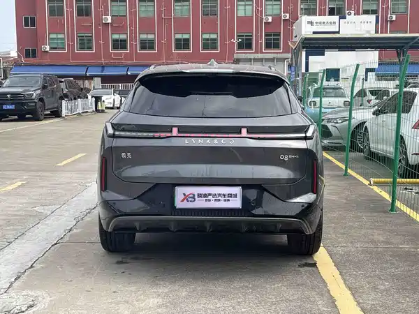 Lynk & Co 08 EM-P 2024