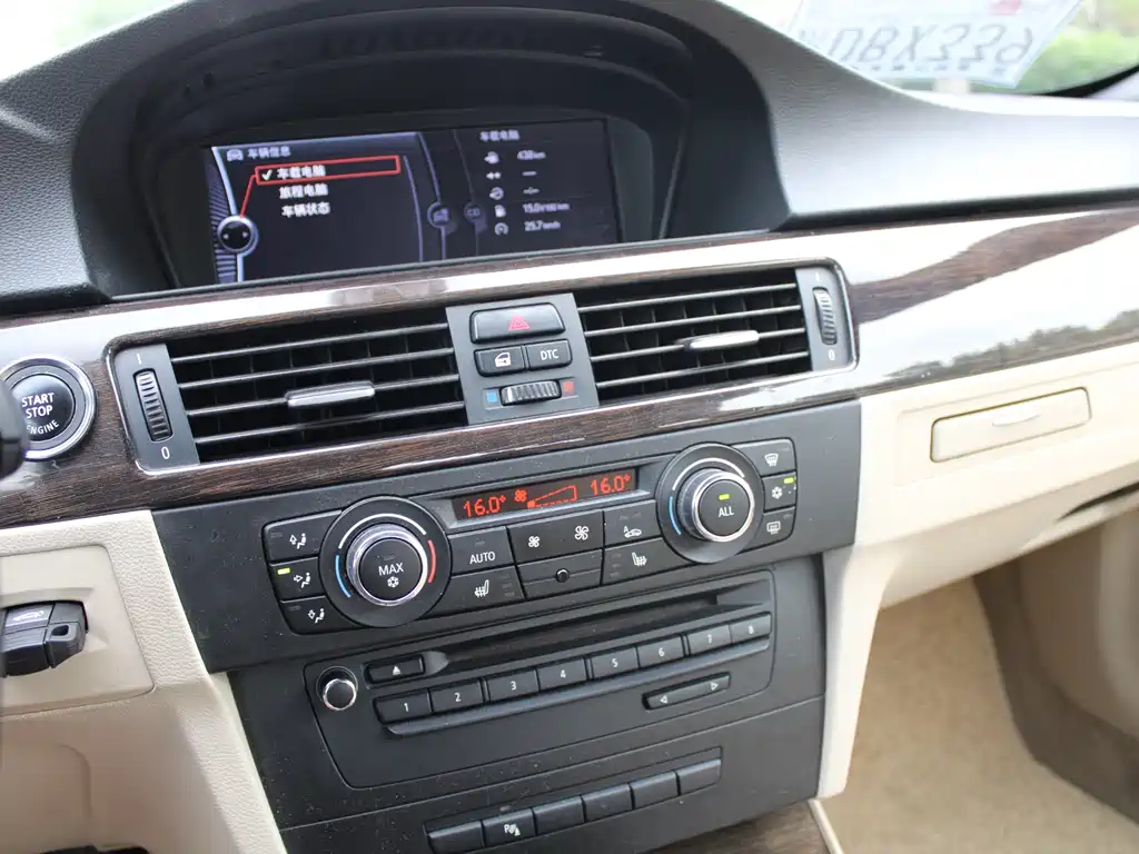 BMW 3 Series 2010 — фото 16
