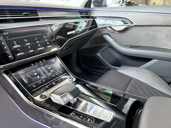 Audi A8 2021