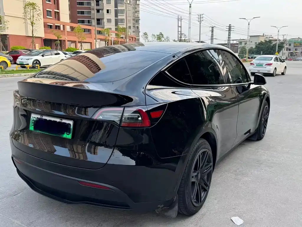 Tesla Model Y 2022 — фото 9