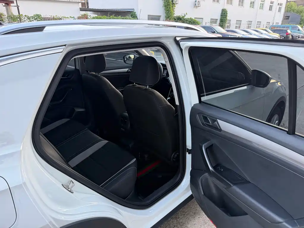 Volkswagen T-Roc 2022 — фото 10