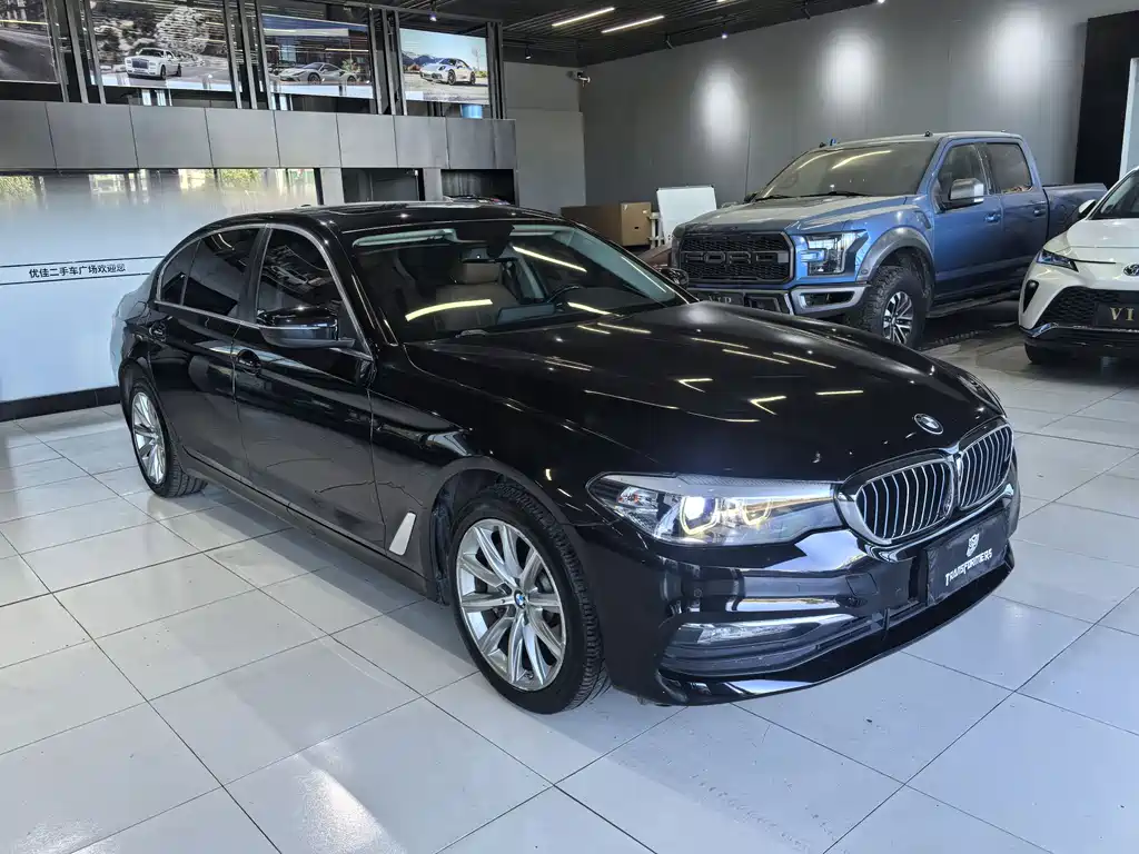 BMW 5 Series 2017 — фото 2