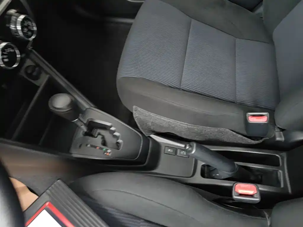 Toyota Yaris L 2017 — фото 14