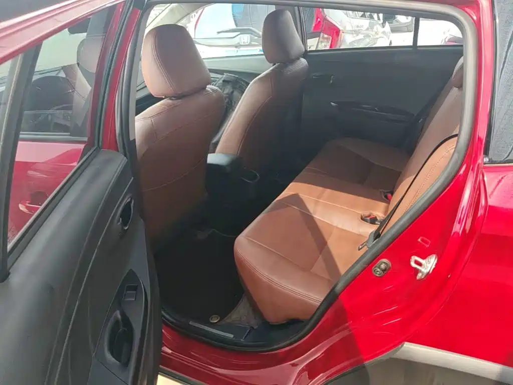 Toyota Yaris L 2020 — фото 17