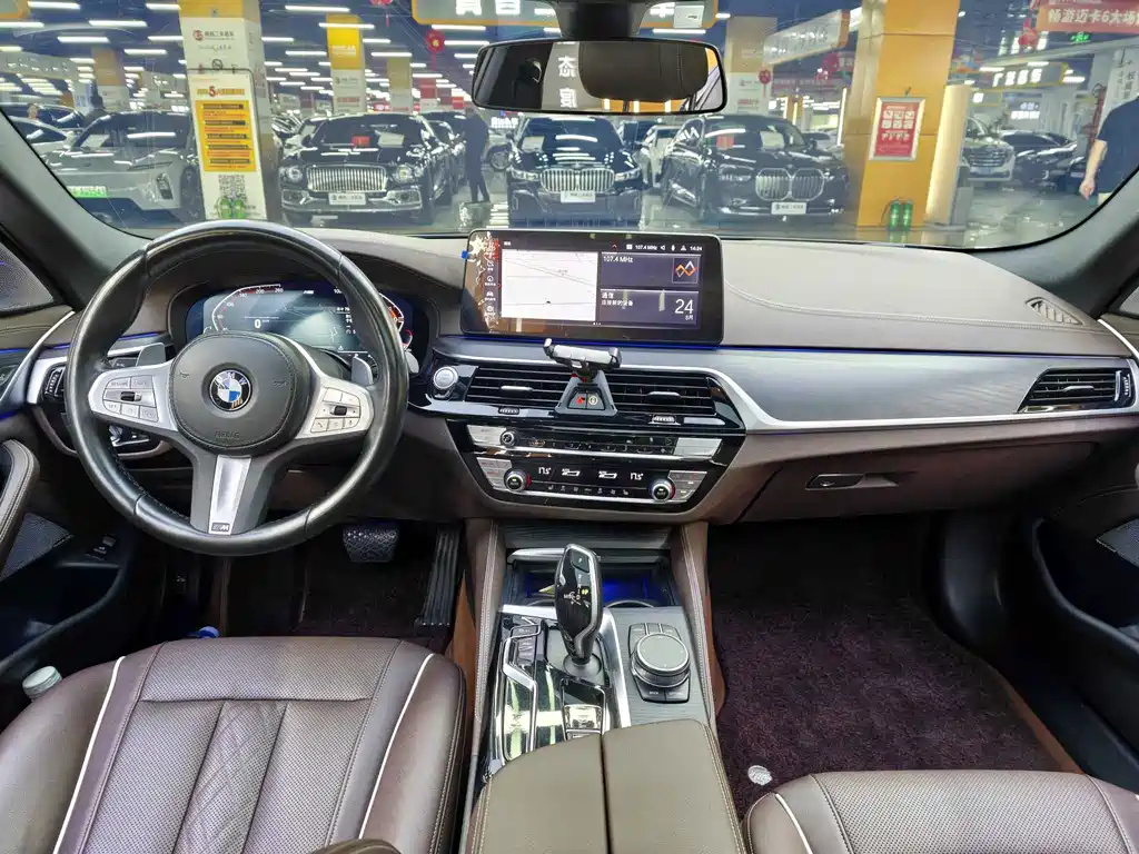 BMW 5 Series 2023 — фото 16