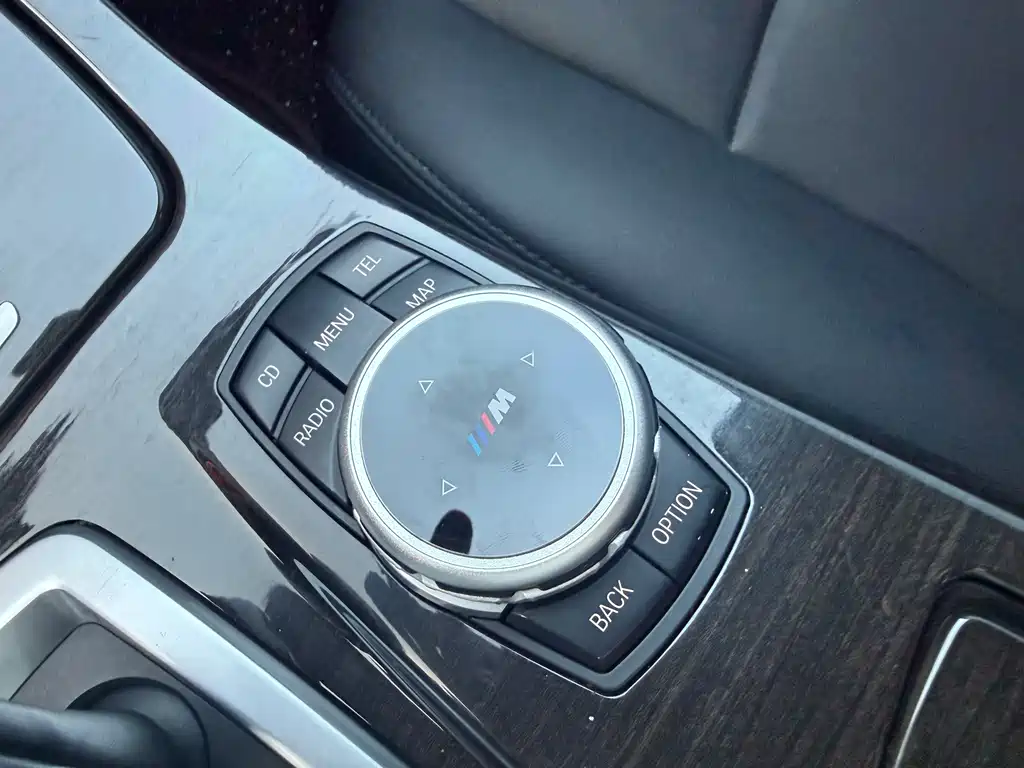 BMW 5 Series 2012 — фото 21