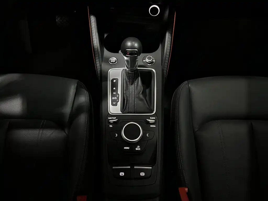 Audi Q2L 2022 — фото 16