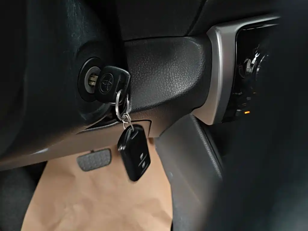 Toyota Yaris L 2017 — фото 9